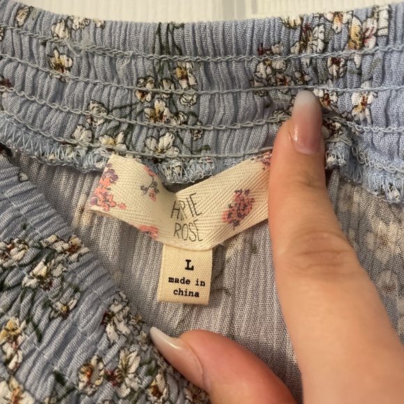 Off the Shoulder Floral Top - Picture 2 of 3